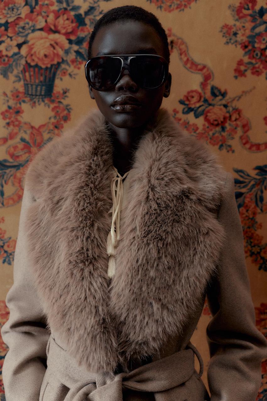 CASACO COM LÃ, LAPELA COM EFEITO DE PELO E CINTO