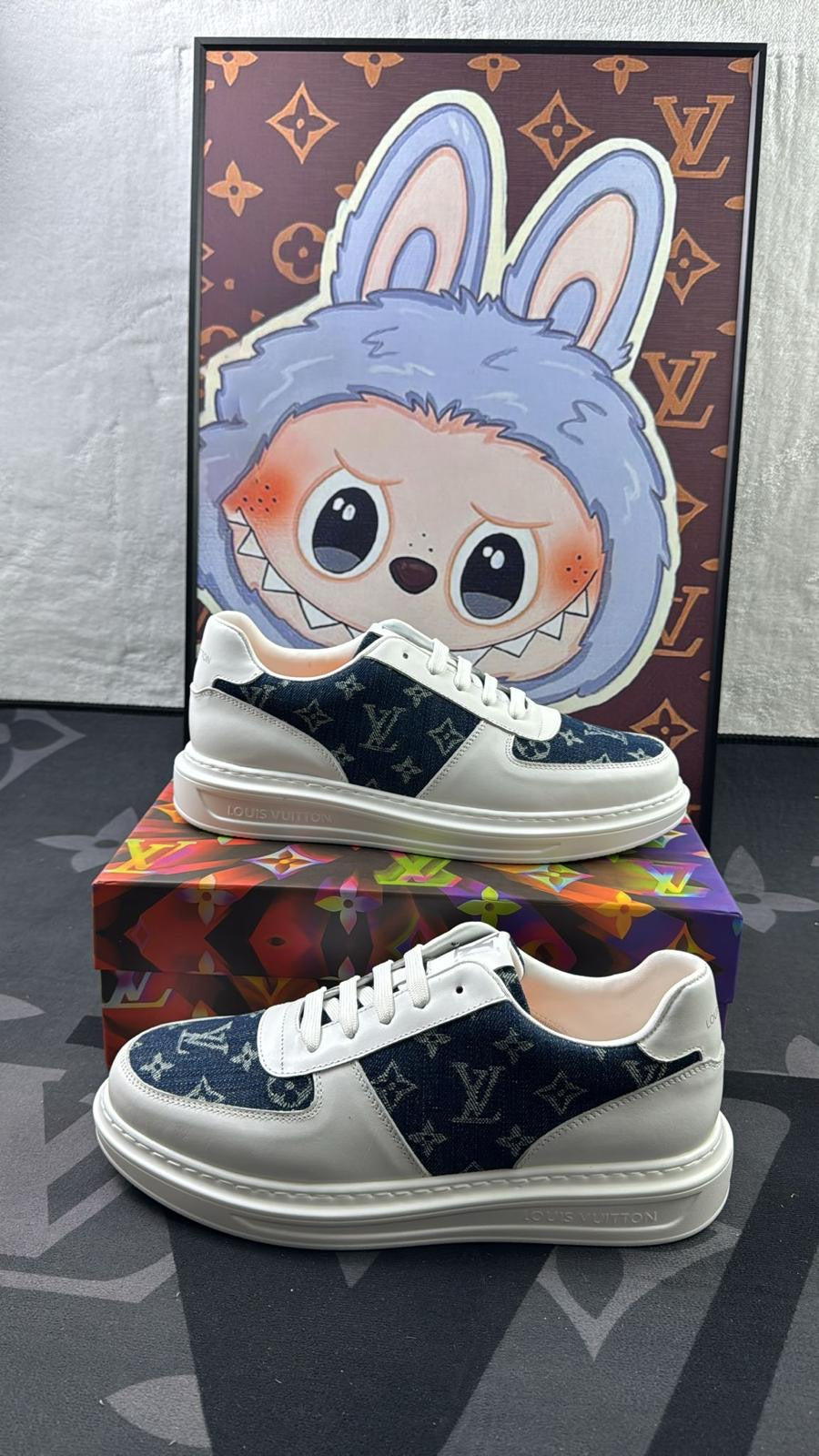 Louis Vuitton - Padrão Monograma Branco e Preto