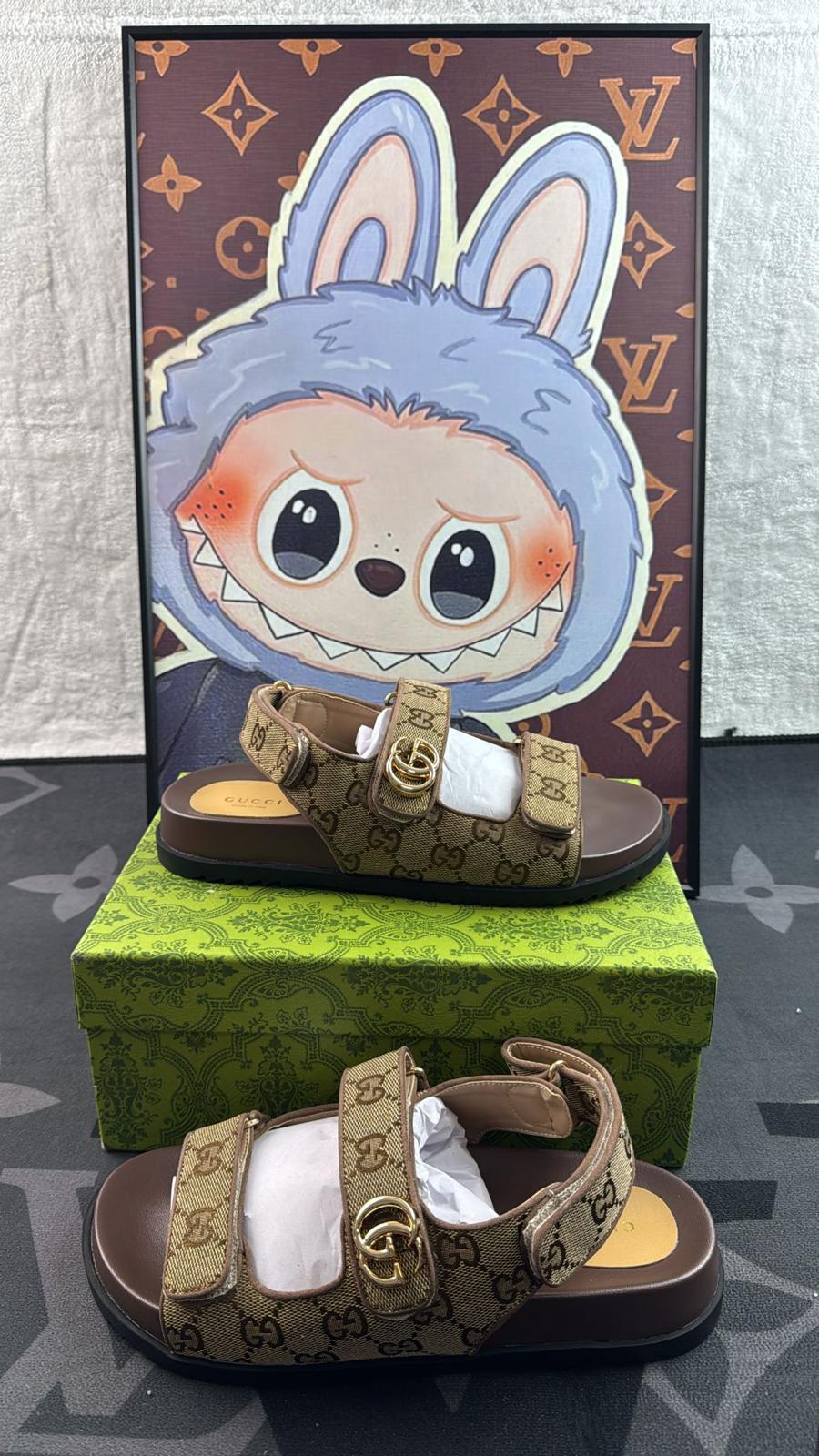 SANDÁLIAS GUCCI BEIGE GG CANVAS SANDAIS