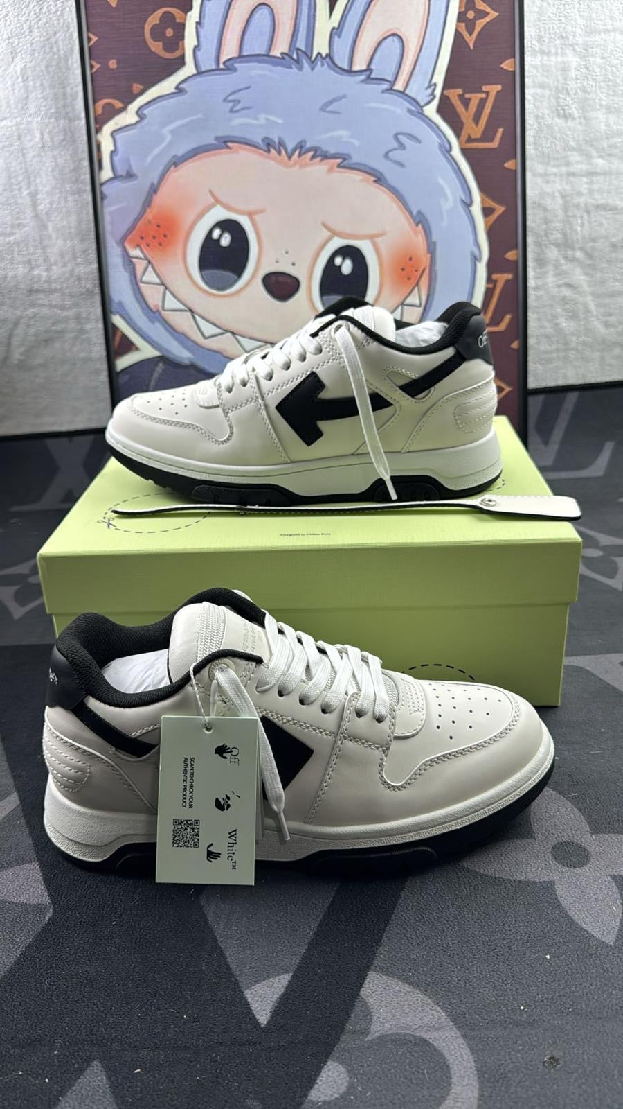 Off-White Wmns Out of Office 'Black White' 2023