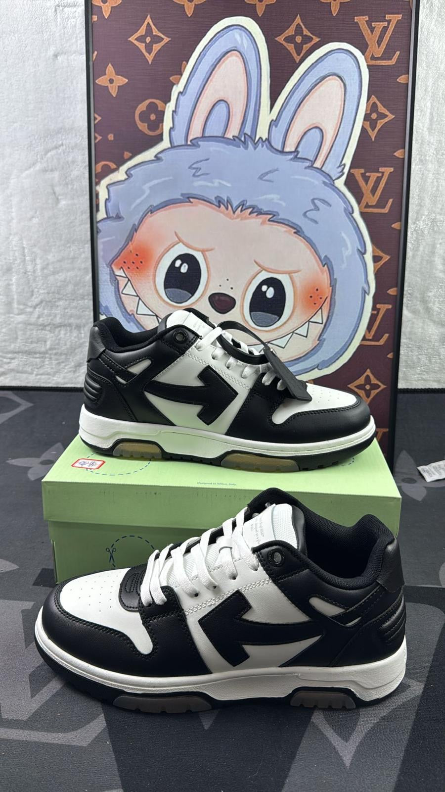 Off-White Wmns Out of Office 'Black White' 2023