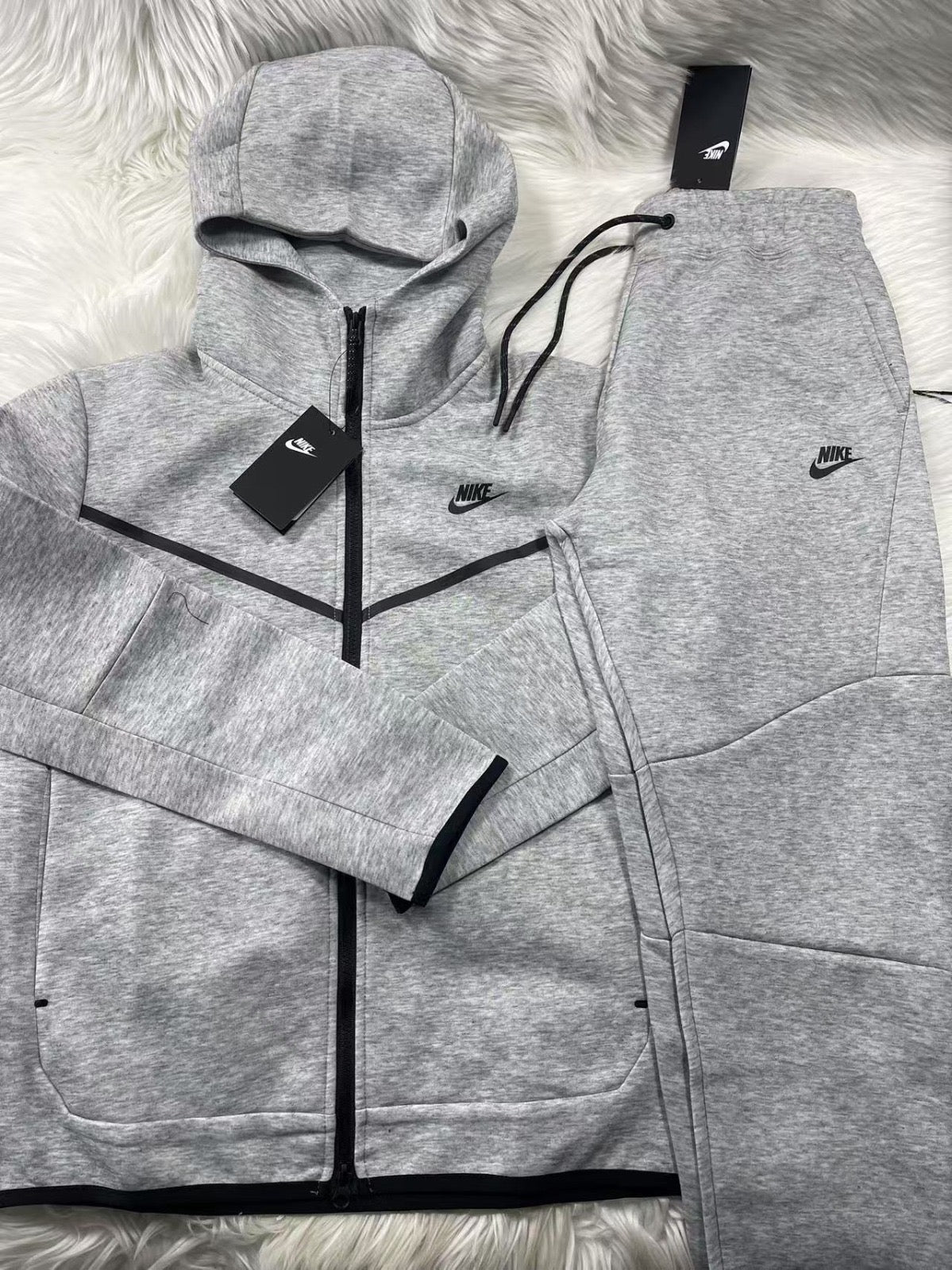 NIKE TECH FLEECE CONJUNTO
