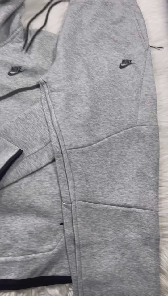 NIKE TECH FLEECE CONJUNTO